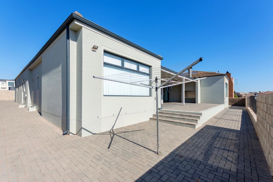 4 Bedroom Property for Sale in Myburgh Park Western Cape